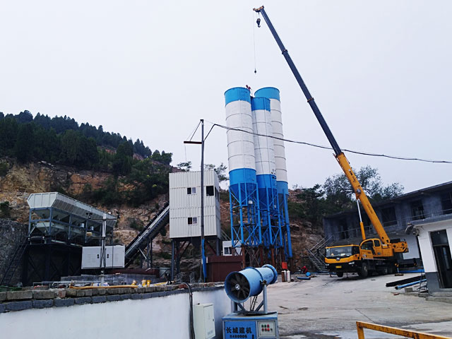 HZS120集(ji)裝箱式混凝土攪(jiao)拌站