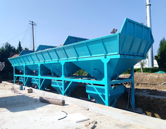 混凝土(tǔ)配料機(jī)分類及(jí)安裝流(liu)程